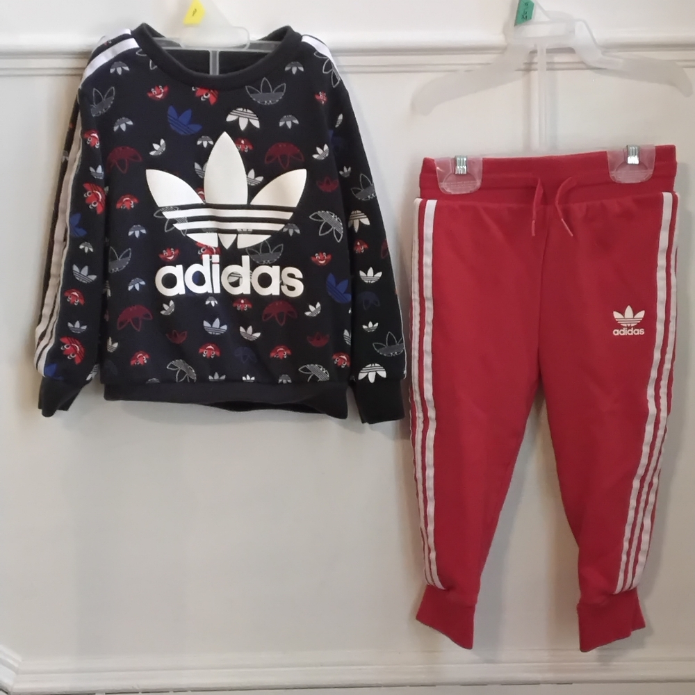 Adidas Toddler Tracksuit Set – Black Logo Sweatshirt & Red Joggers (2T)